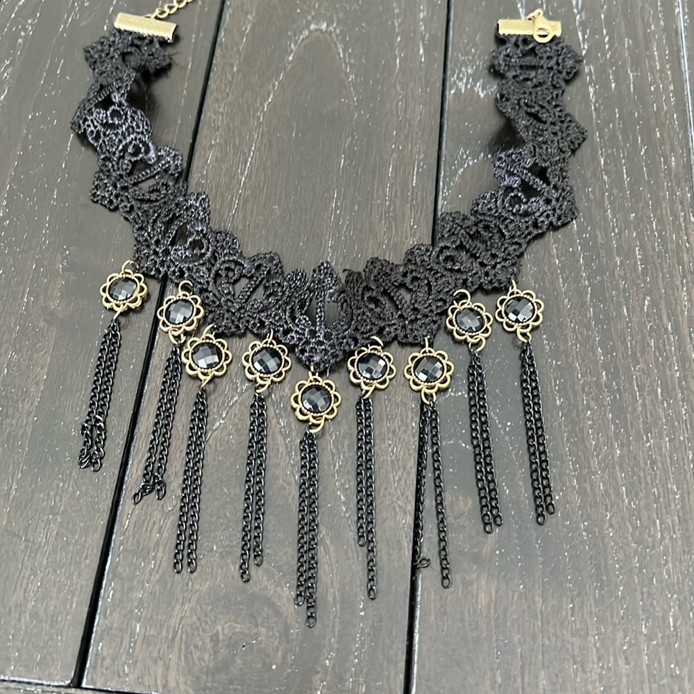 Choker - Picture 1 of 10